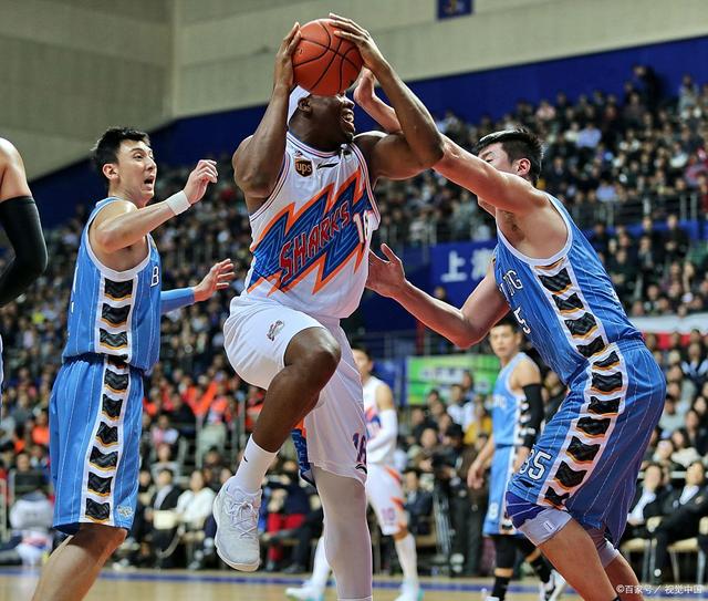 灰熊主力球员发威，带领队伍取得胜利