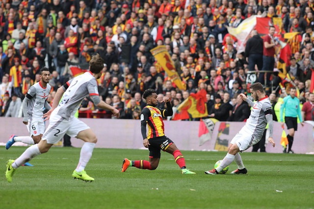 朗斯主场力克特鲁瓦,斩获胜利保持领先 朗斯主场力克特鲁瓦,斩获胜利保持领先